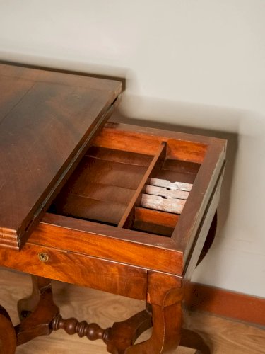 Francine, la table de jeux en bois N°524