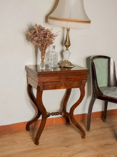 Francine, la table de jeux en bois N°524