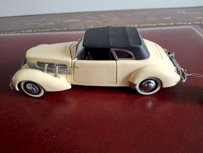 Franklin Mint Cord 812 Phaeton coupé 1937 1/24