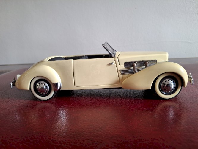 Franklin Mint Cord 812 Phaeton coupé 1937 1/24