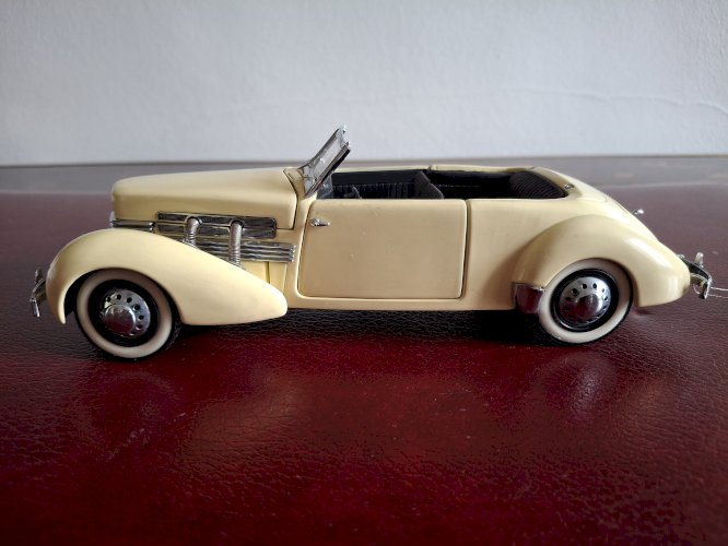 Franklin Mint Cord 812 Phaeton coupé 1937 1/24