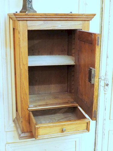Gaëlle, la petite armoire d'entrée en bois N°686