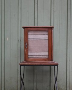 Gaëlle, the dark wood medicine cabinet No. 284