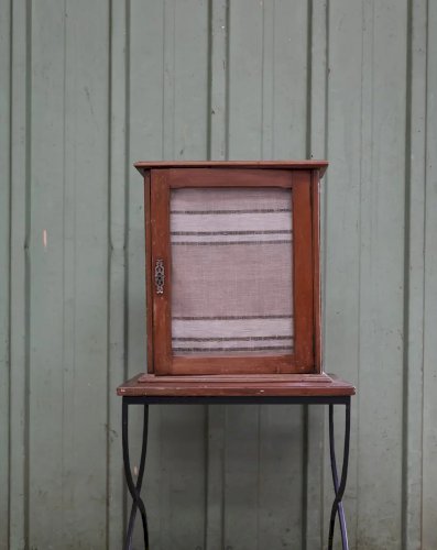 Gaëlle, l'armoire à pharmacie en bois foncé N°284