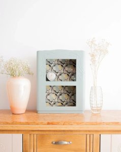 Gaëlle, the medicine cabinet No. 135