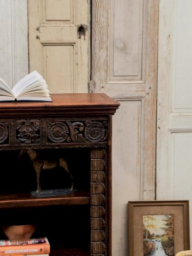 Gaëlle, l'étagère brutaliste indo-chinoise N°249