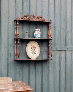 Gaëlle, the wooden shelf No. 71