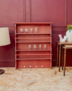 Gaëlle, the red wooden shelf No. 97