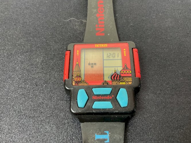 Game Watch Nintendo montre TETRIS
