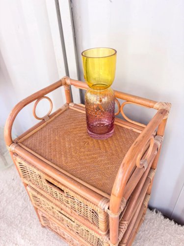 Garance, la petite commode en rotin N°117