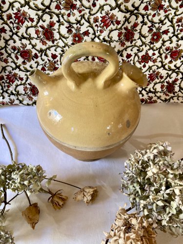 Gargoulette en terre cuite émaillée jaune