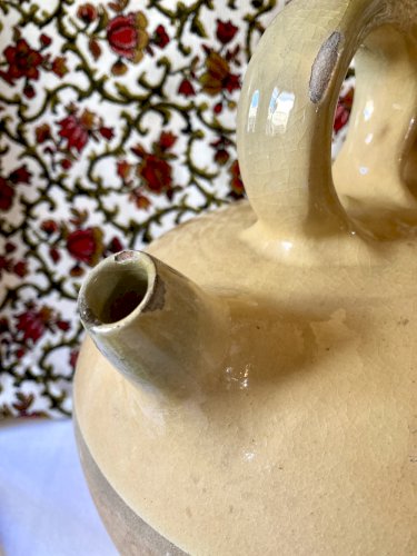 Gargoulette en terre cuite émaillée jaune