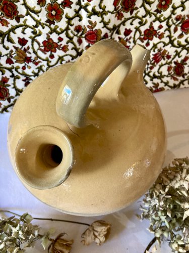 Gargoulette en terre cuite émaillée jaune