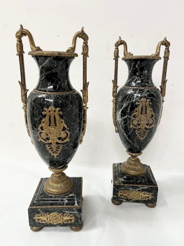 Garniture de cheminée de style Empire en marbre vert de mer XIX siècle