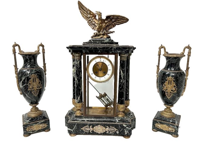 Garniture de cheminée de style Empire en marbre vert de mer XIX siècle