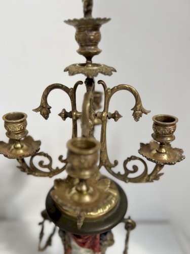 garniture de cheminée en faïence polychrome à décor de paysage . XX siècle .