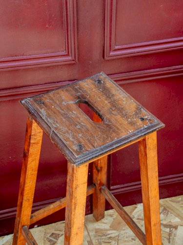 Gaston, la paire de tabourets de bar en bois N°89