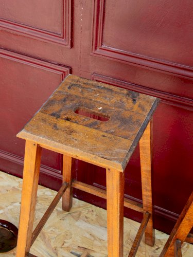 Gaston, la paire de tabourets de bar en bois N°89