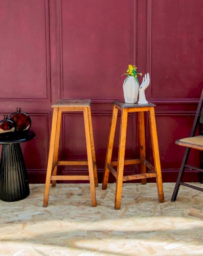 Gaston, la paire de tabourets de bar en bois N°89