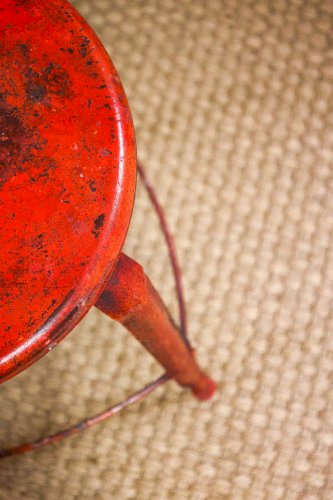 Gaston, le tabouret d'atelier rouge N°121