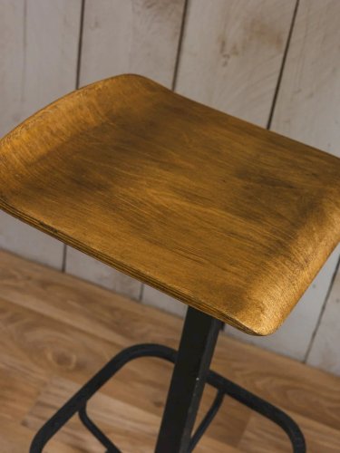 Gaston, le tabouret de bar en métal N°123