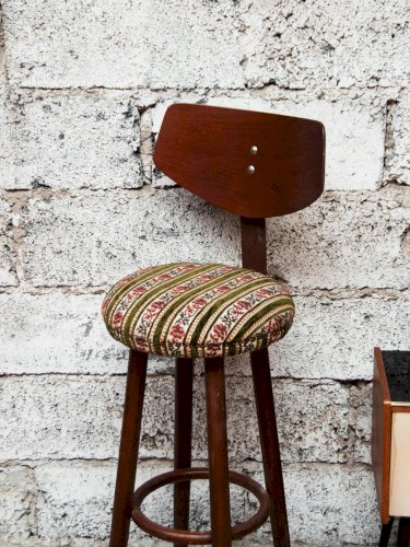 Gaston, le tabouret de bar fleuri N°102