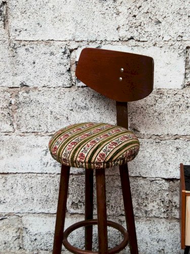 Gaston, le tabouret de bar fleuri N°102