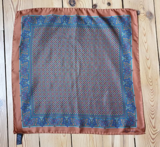 Gavroche 43 X 43 Pierre Cardin 100% pure soie