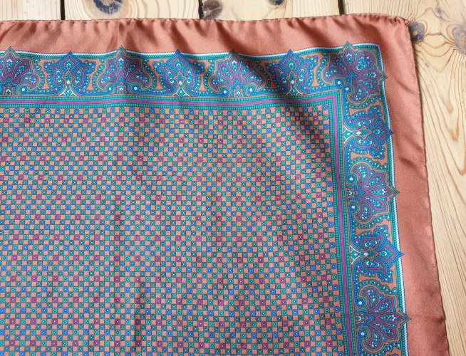Gavroche 43 X 43 Pierre Cardin 100% pure soie