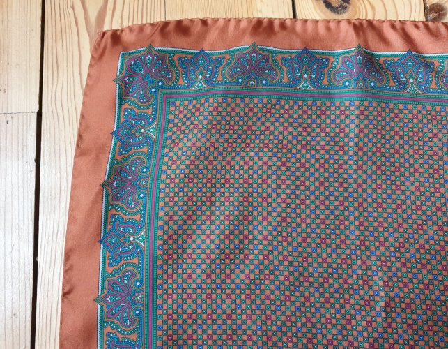 Gavroche 43 X 43 Pierre Cardin 100% pure soie