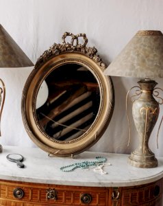 George, the large golden mirror No. 989