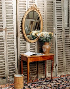 Georges, the golden oval mirror No. 808