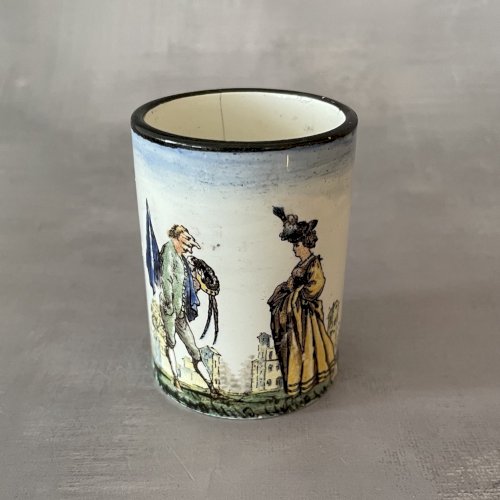 GIEN petit vase rouleau 4 personnages DLG Jacques Callot A RESTAURER Haut.~6.8cm
