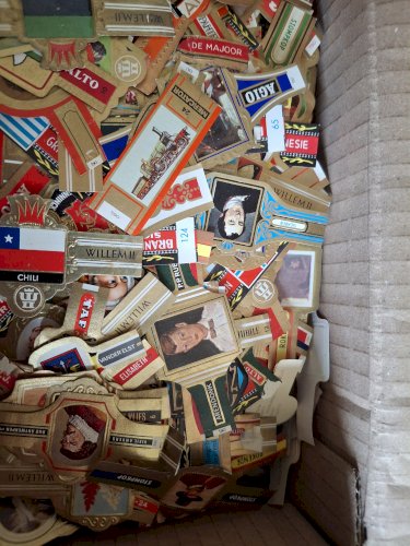 Gigantesque collection de 10000 bagues de cigares principalement Belgique 1945-1978