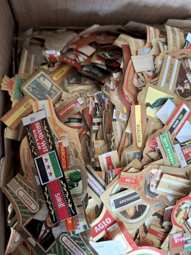Gigantesque collection de 10000 bagues de cigares principalement Belgique 1945-1978