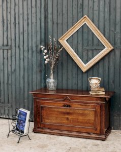 Gilbert, the wooden trunk buffet No. 487