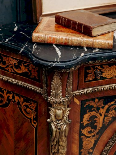 Gilbert, le buffet en bois et marbre noir N°688