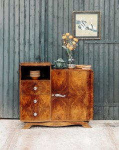 Gilbert, the wooden sideboard No. 405