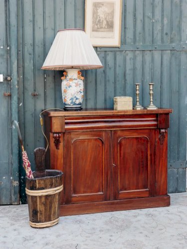 Gilbert, le buffet fin en bois foncé N°605