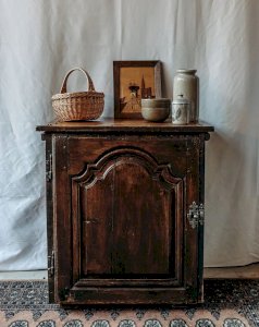 Gilbert, the dark wood jam maker No. 545