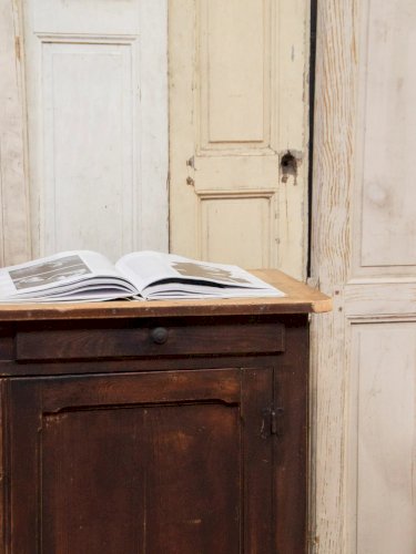 Gilbert, le grand buffet parisien en bois foncé N°566