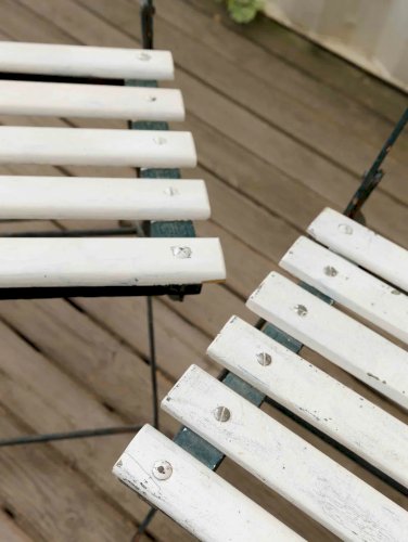 Gisèle, la paire de chaises en métal N°220