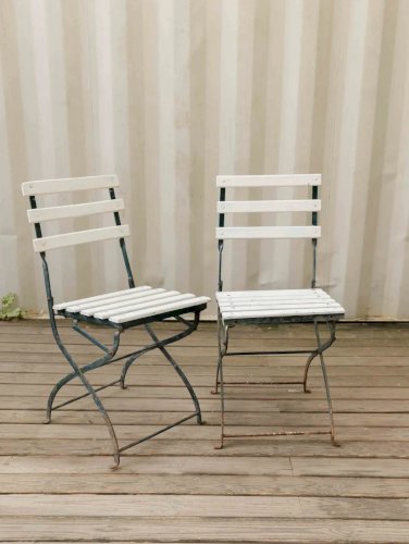 Gisèle, la paire de chaises en métal N°220