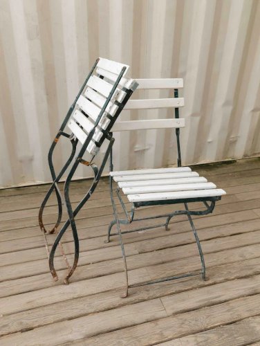 Gisèle, la paire de chaises en métal N°220