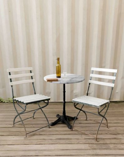 Gisèle, la paire de chaises en métal N°220