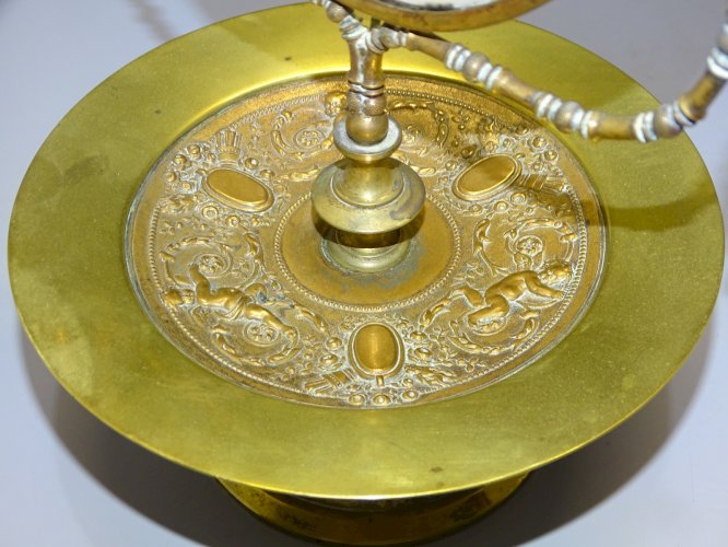 -GLACE MIROIR NIII A POSER VIDE POCHE SUR PIED BRONZE à décor de PUTTIS XIXe  D