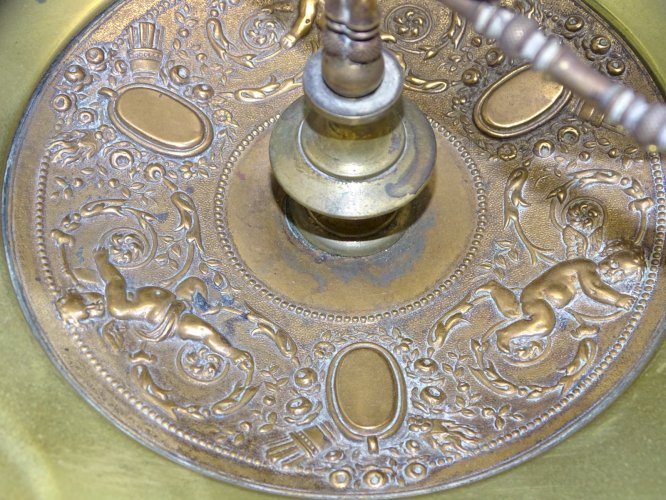 -GLACE MIROIR NIII A POSER VIDE POCHE SUR PIED BRONZE à décor de PUTTIS XIXe  D