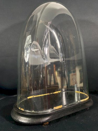 Globe en verre soufflé XIXe Napoléon III sur socle en bois noirci