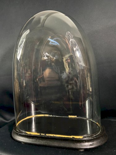 Globe en verre soufflé XIXe Napoléon III sur socle en bois noirci