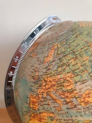 Globe terrestre lumineux vintage
